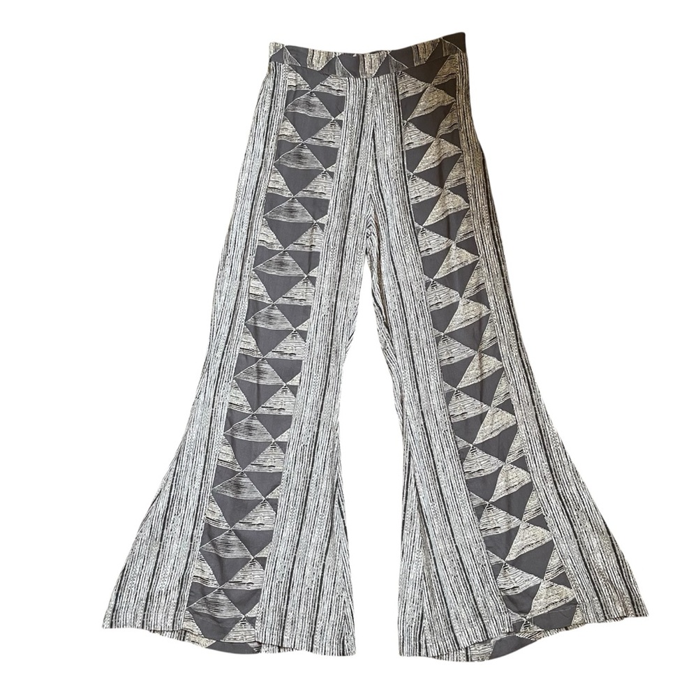 Earthbound Trading Co boho flare pants gray patterned large